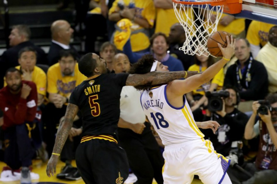 Los Cavaliers vencen a los Warriors y se mantienen con vida en final de la NBA