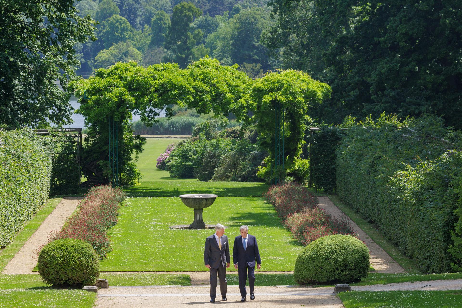 Brussels (Belgium), 12/06/2025.- King Philippe of Belgium (L) receives Baron Eddy Merckx in audience at the Castle of Laeken on the occasion of the latter's 80th birthday, in Brussels, Belgium, 12 June 2025. (Bélgica, Bruselas) EFE/EPA/OLIVIER MATTHYS
