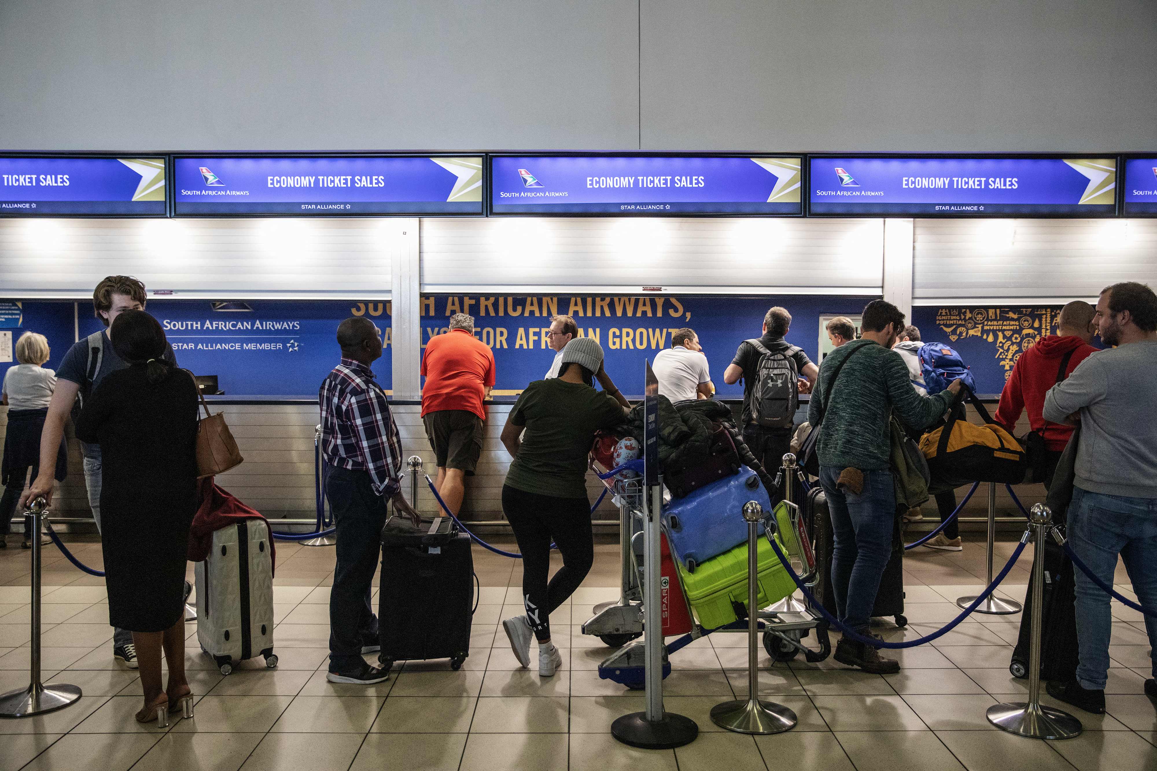 Aunque la OMS lo desaconseja, Europa decide cerrarse por nueva variante