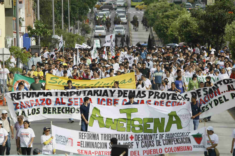 No nos perjudiquen más: Profesores universitarios