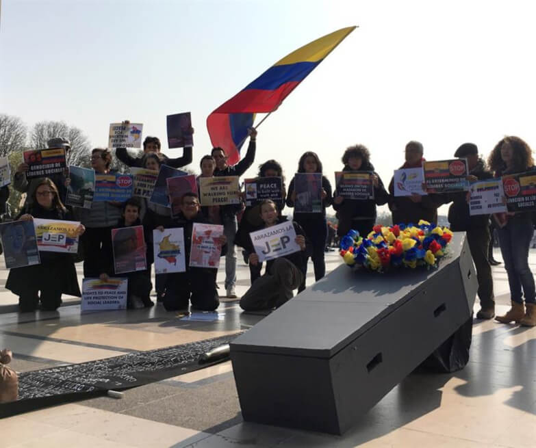 Colombianos marchan de París a La Haya para pedir justicia por líderes sociales