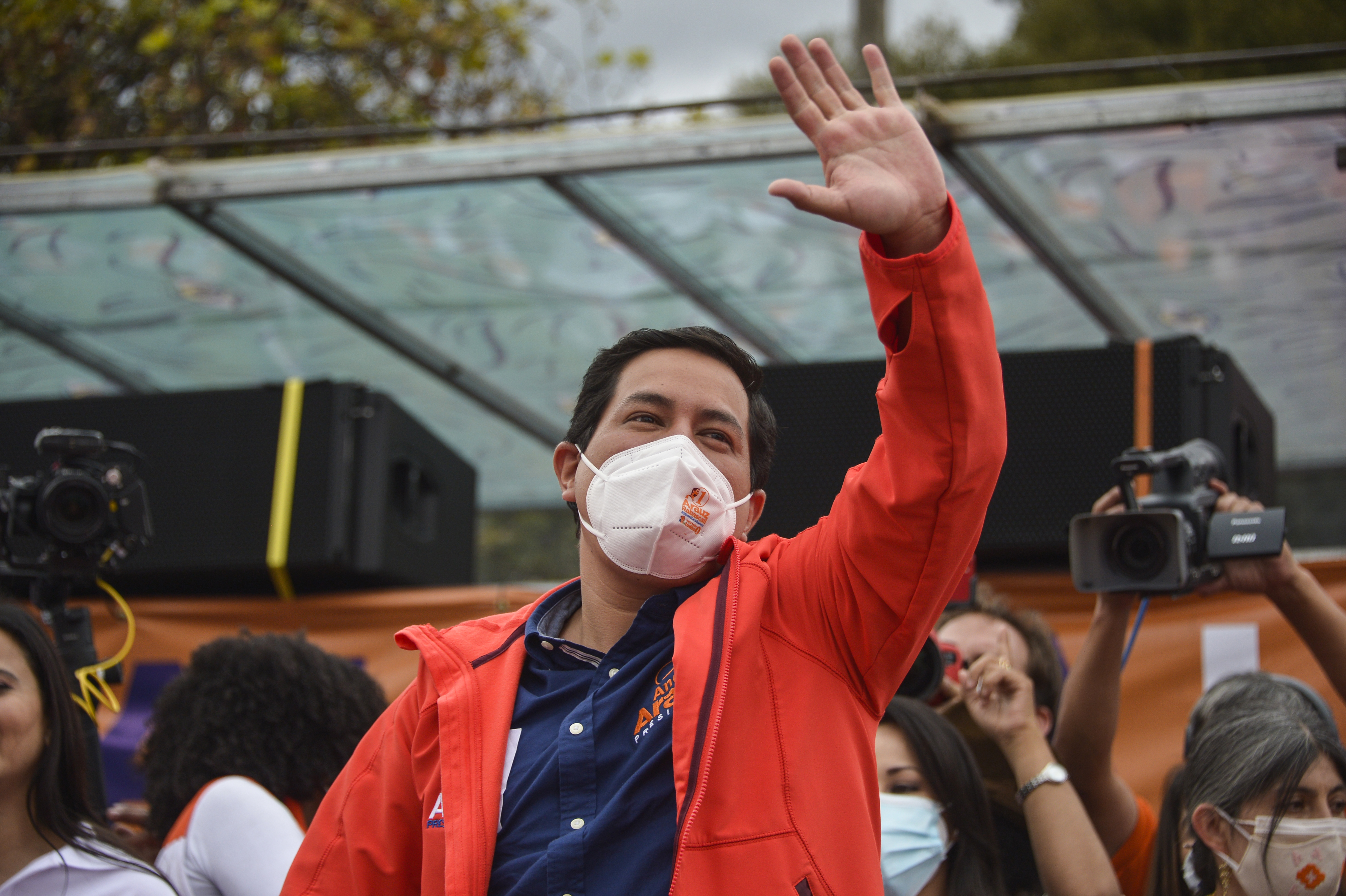 El candidato favorito en Ecuador no podrá votar en las elecciones presidenciales
