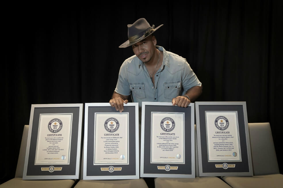 Romeo Santos batió cuatro récords Guinness por la venta de álbumes tropicales