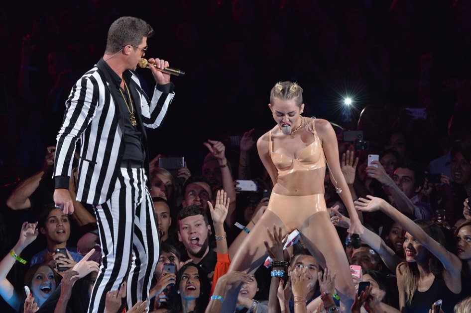 Miley Cyrus, acusada de abusar del cantante Robin Thicke