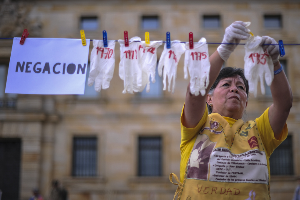 Así envolvieron las tejedoras de la memoria el Palacio de Justicia