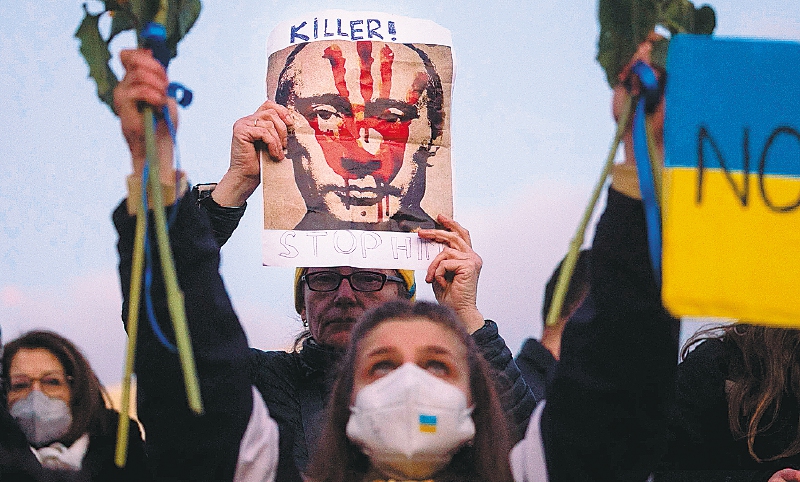 Miles de personas se han manifestado en contra de la invasión a Ucrania.  / AFP
