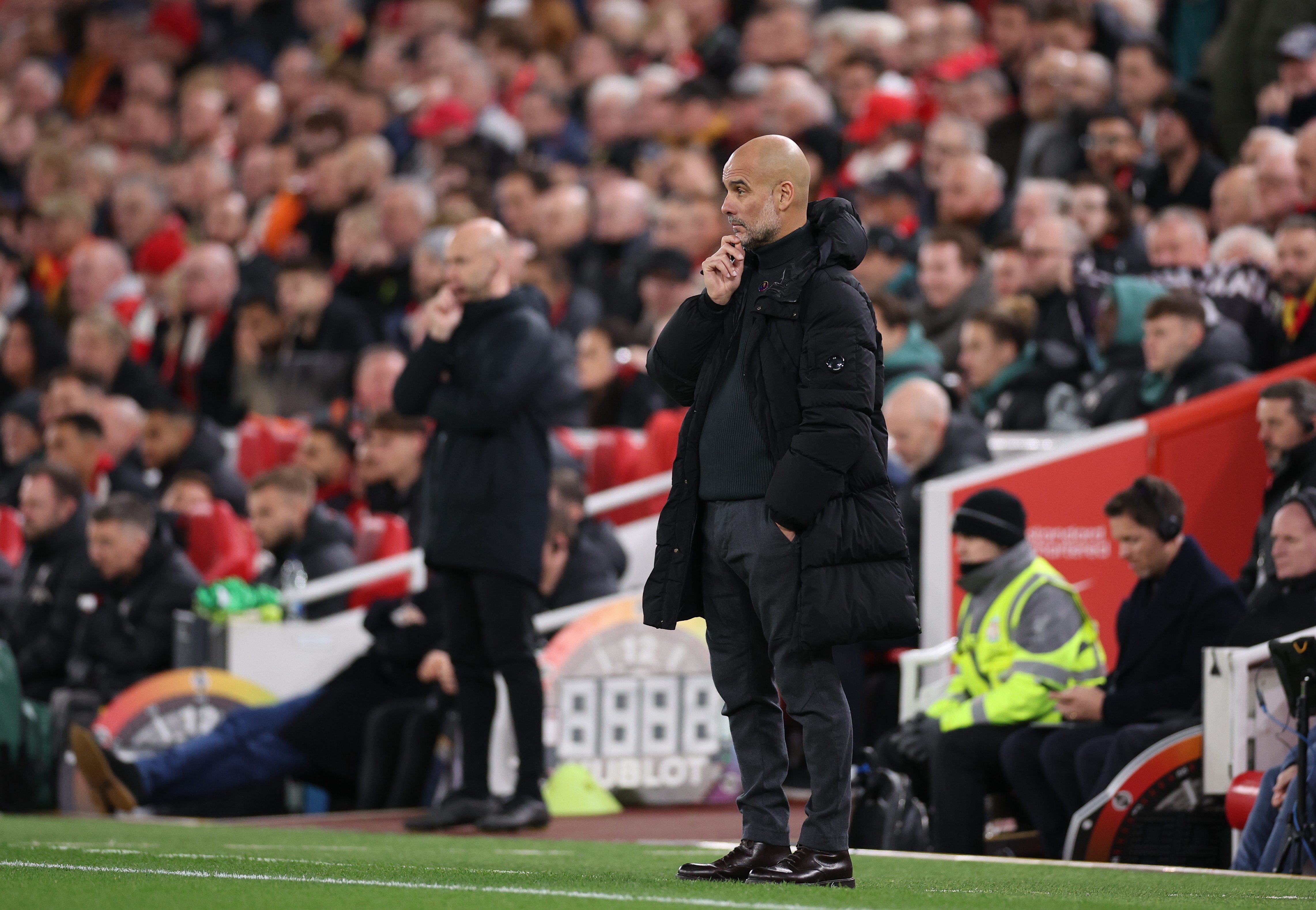 Liverpool (United Kingdom), 01/12/2024.- Manchester City manager Pep Guardiola looks on during the English Premier League match between Liverpool and Manchester City in Liverpool, Britain, 01 December 2024. (Reino Unido) EFE/EPA/ADAM VAUGHAN EDITORIAL USE ONLY. No use with unauthorized audio, video, data, fixture lists, club/league logos, 'live' services or NFTs. Online in-match use limited to 120 images, no video emulation. No use in betting, games or single club/league/player publications.