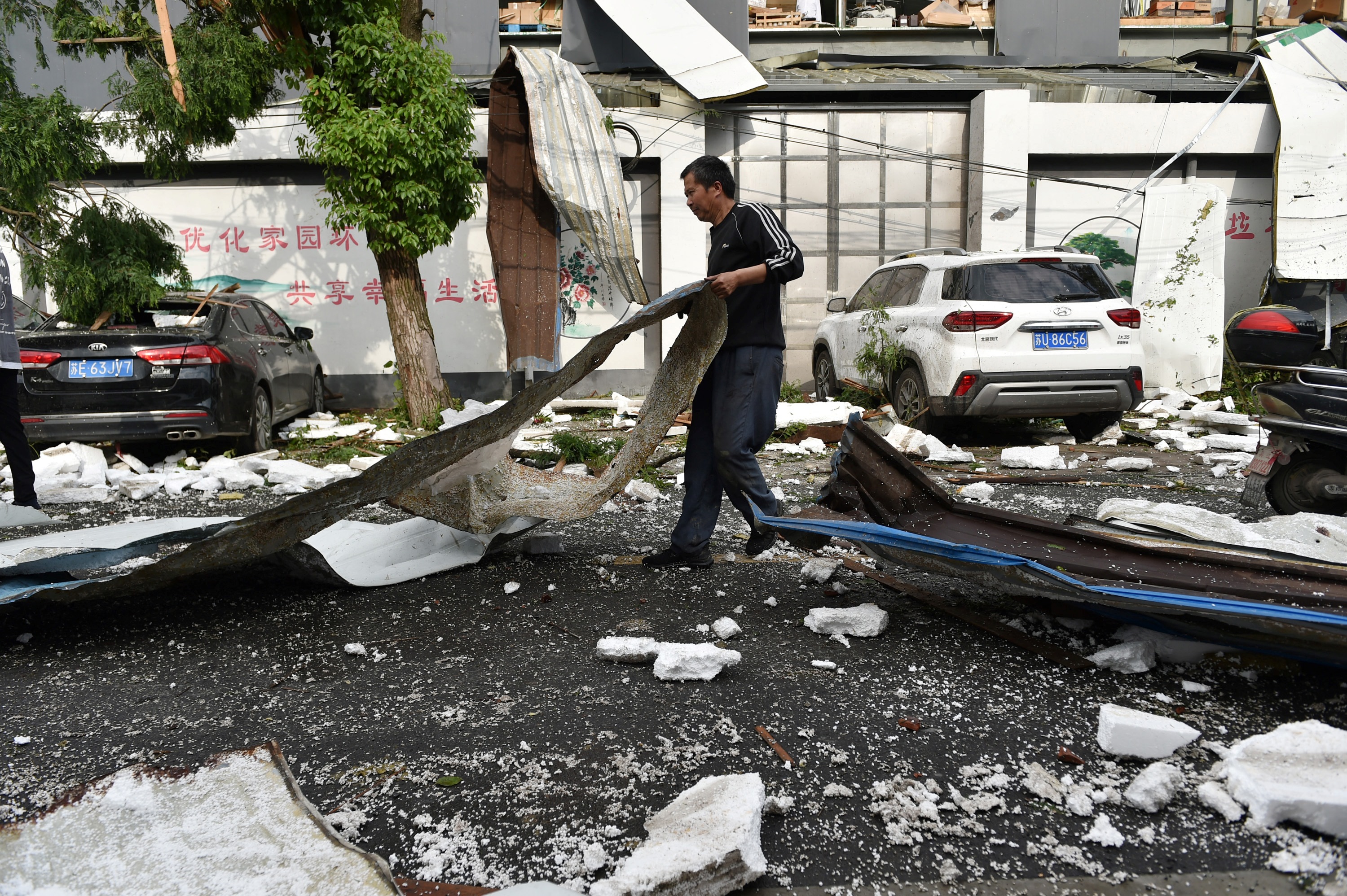 China: dos tornados dejan al menos 12 muertos y más de 400 heridos