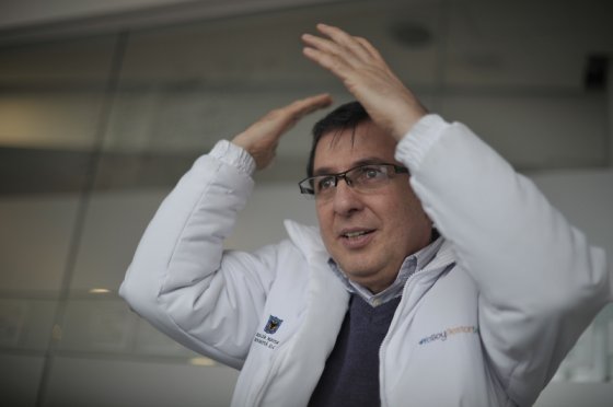 Hijo de exfuncionario petrista firmó carta que cuestiona a Peñalosa por su doctorado