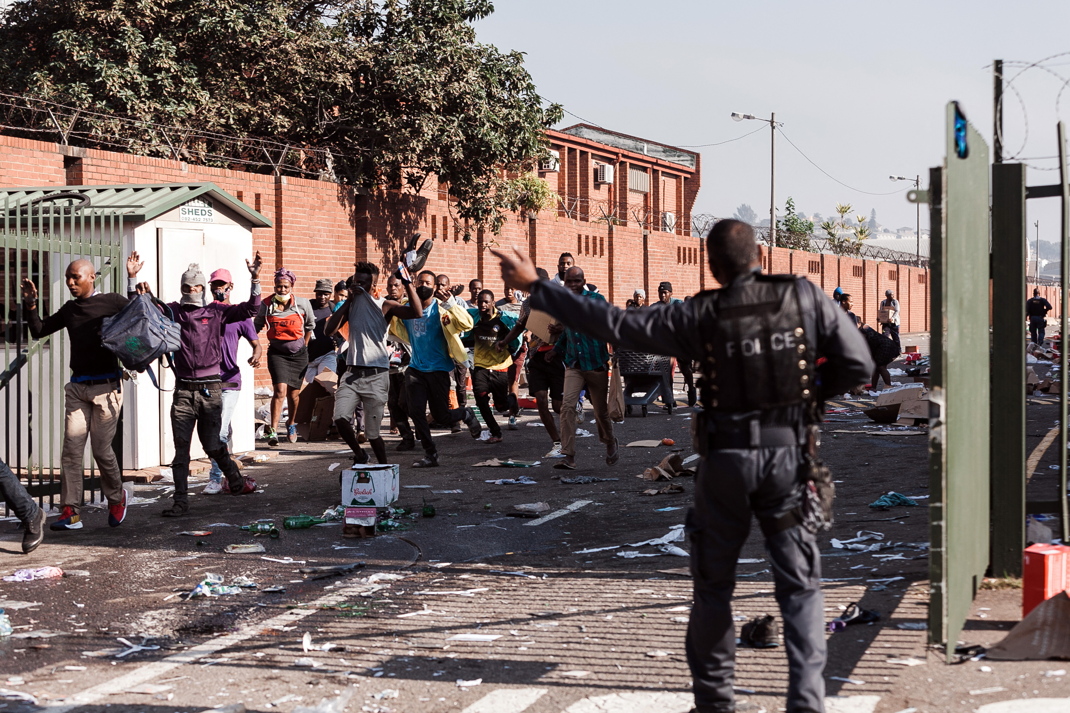 Al menos diez muertos en Sudáfrica: ¿Por qué estallaron las protestas en el país?