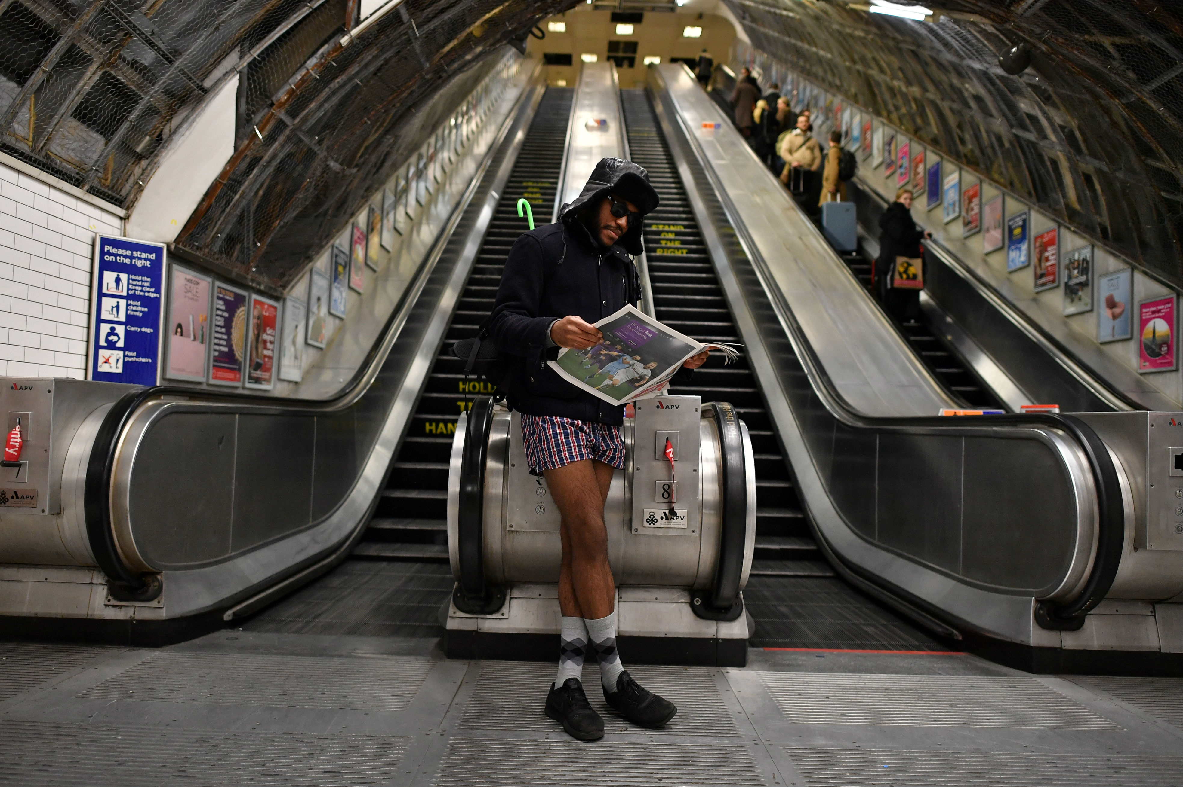 Así fue el “Día sin pantalones” en el metro