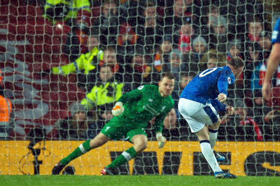 Rooney evita que Everton pierda el clásico de Liverpool