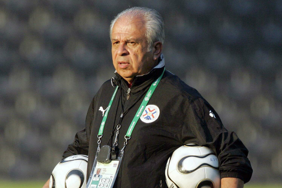 Aníbal "Maño" Ruiz, cuando dirigía a la selección de Paraguay. / Archivo EFE