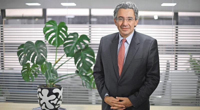 Enrique Gómez y la influencia de los rusos en su forma de hacer política