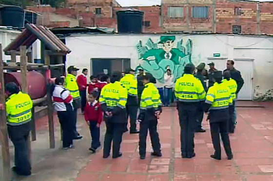 Policía apadrina a 400 niños de escasos recursos en el sur de Bogotá