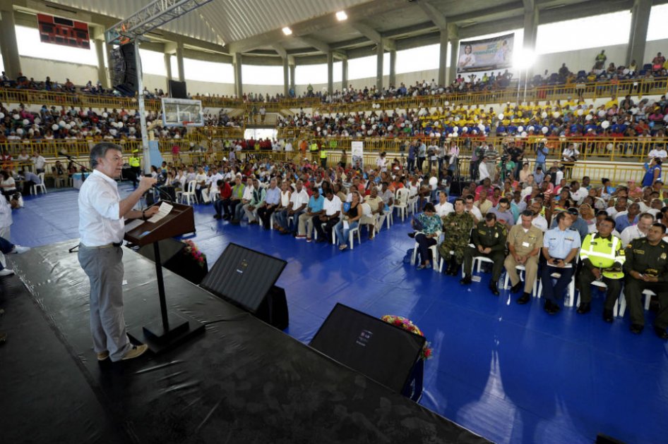 Santos se compromete a eliminar pobreza extrema en San Andrés