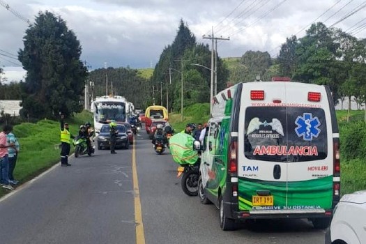 Murió mujer ciclista arrollada por conductor de grúa que la quiso adelantar