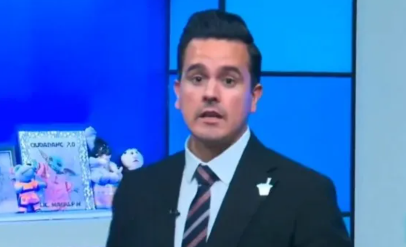 Presentador de noticias es despedido en vivo: “Hoy es tu último día”