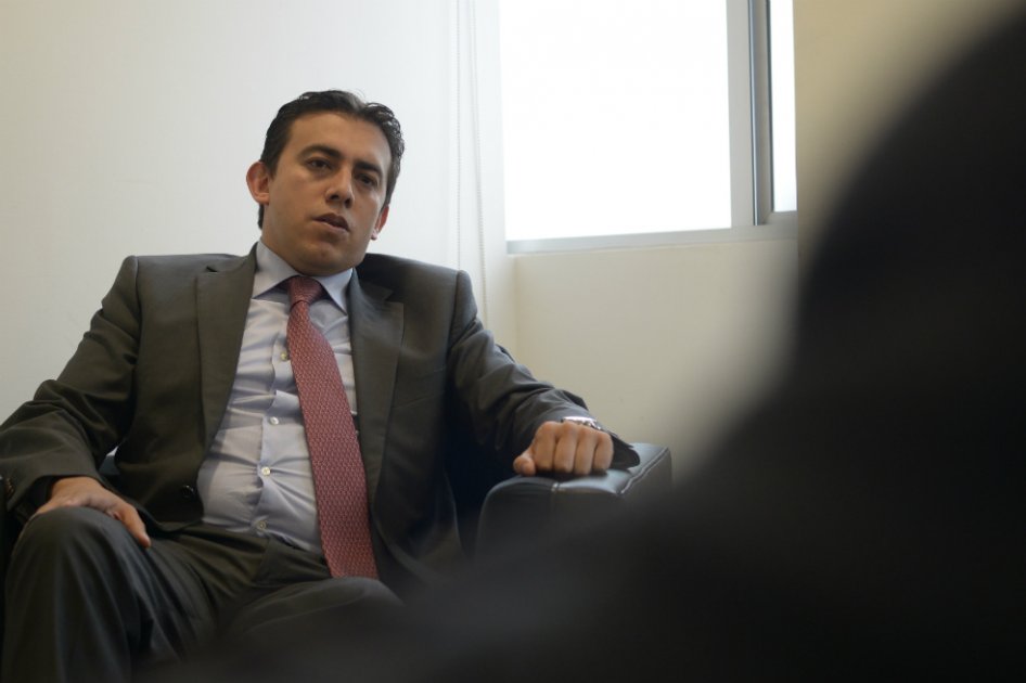 Alexander Vega, de primero en la carrera por la Registraduría