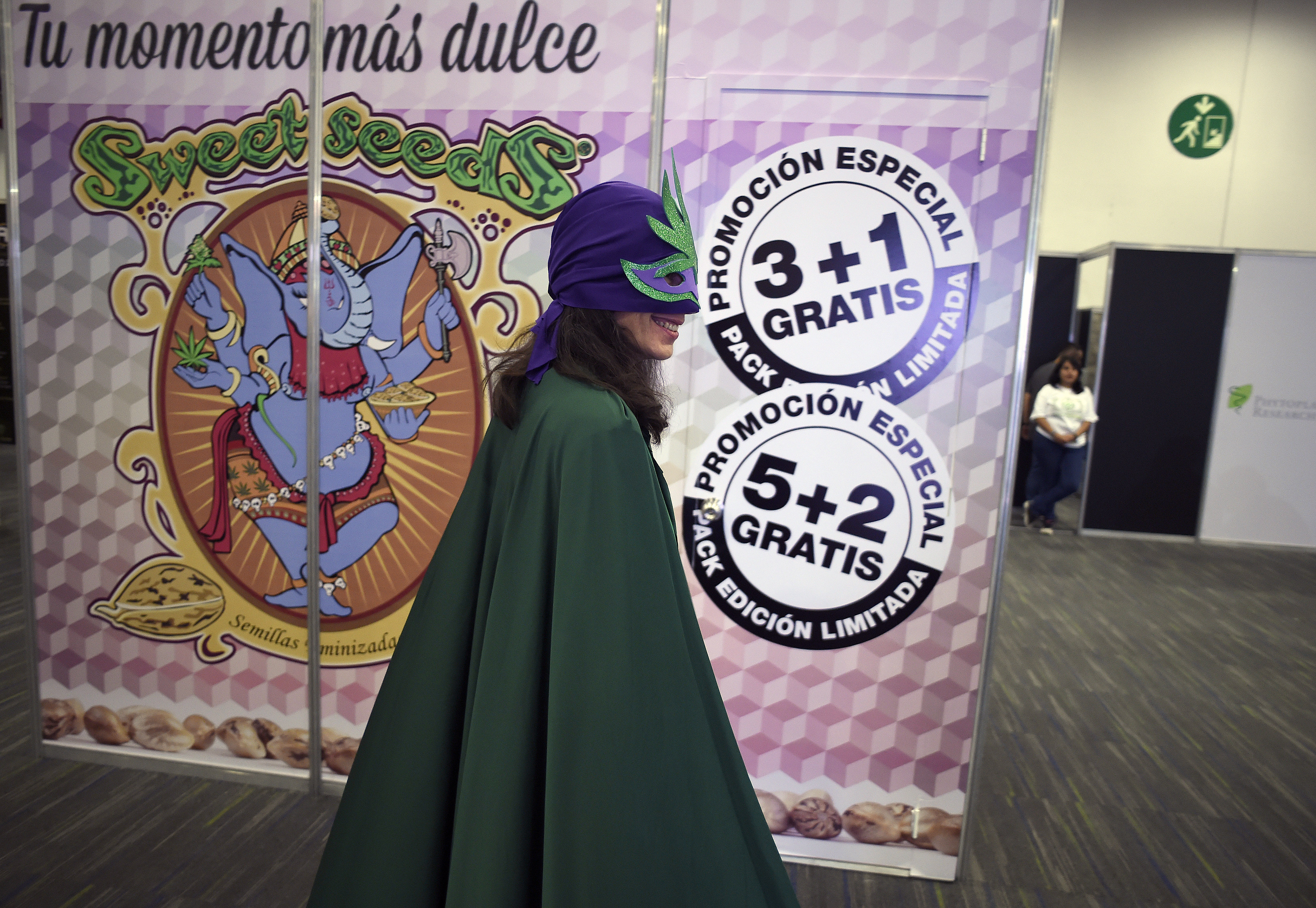 «Súper María», la superheroína que promueve el uso recreativo del cannabis en México