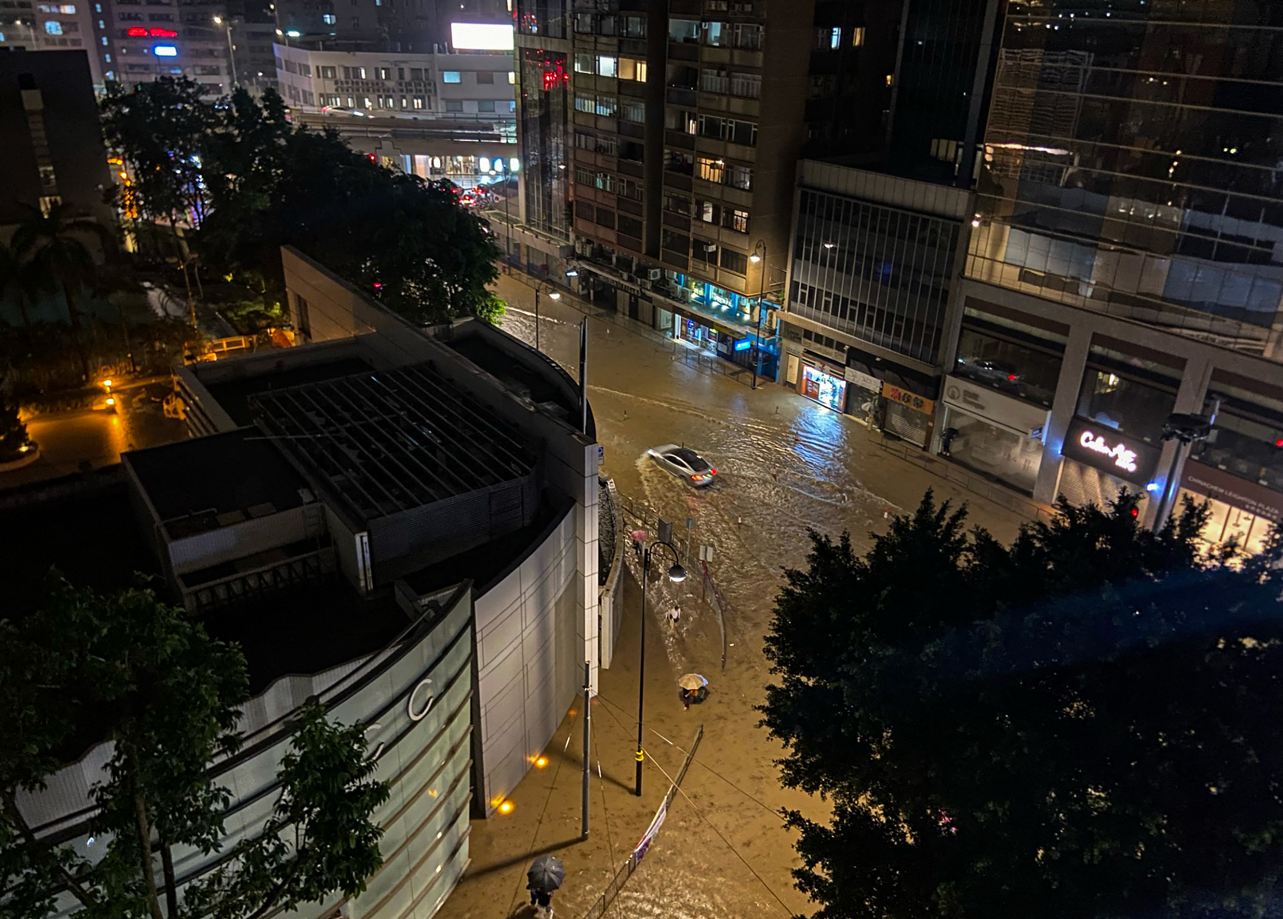 Intensas lluvias provocaron inundaciones en Hong Kong