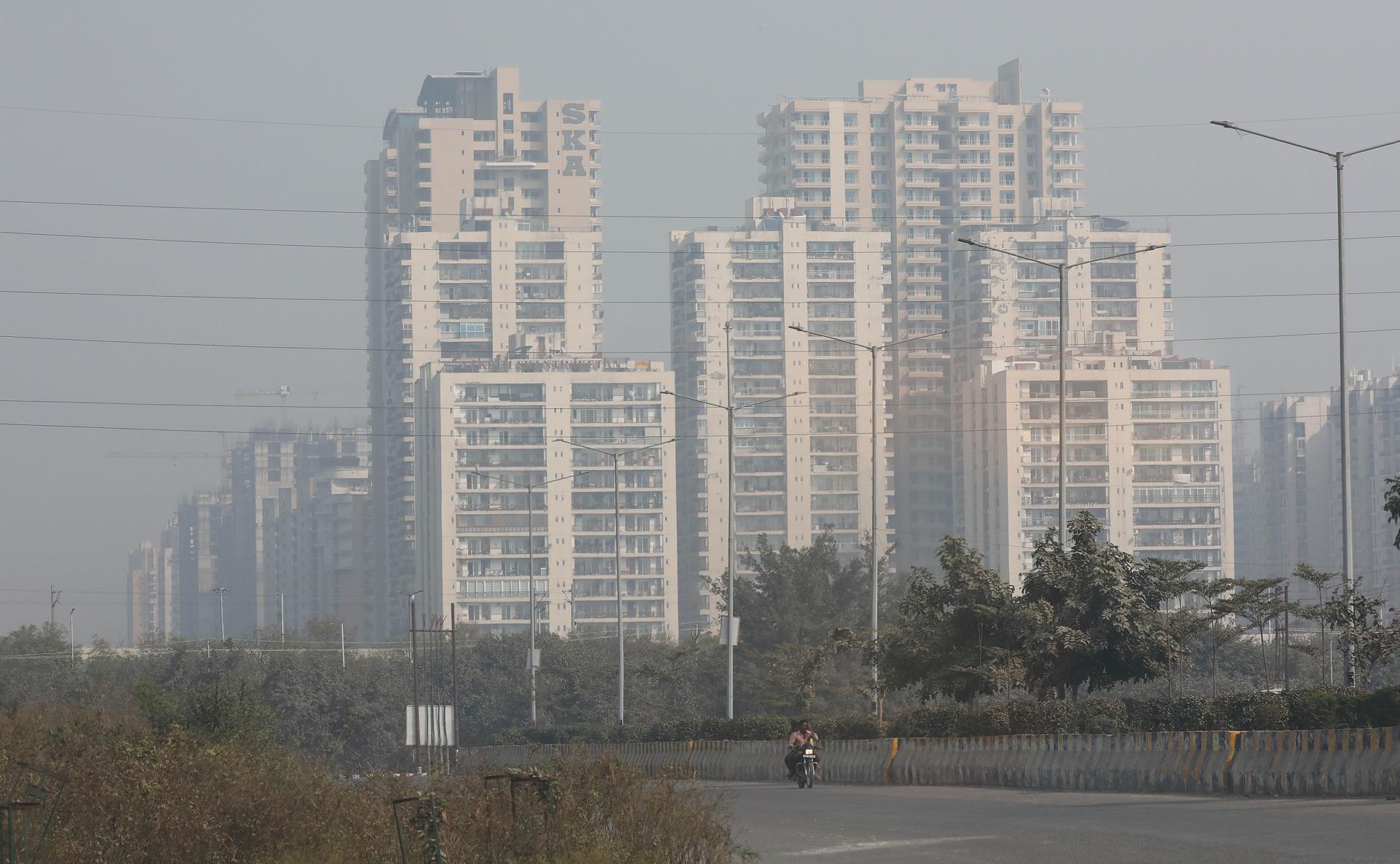 India al borde de una crisis de aire: contaminación en Nueva Delhi alcanza niveles peligrosos