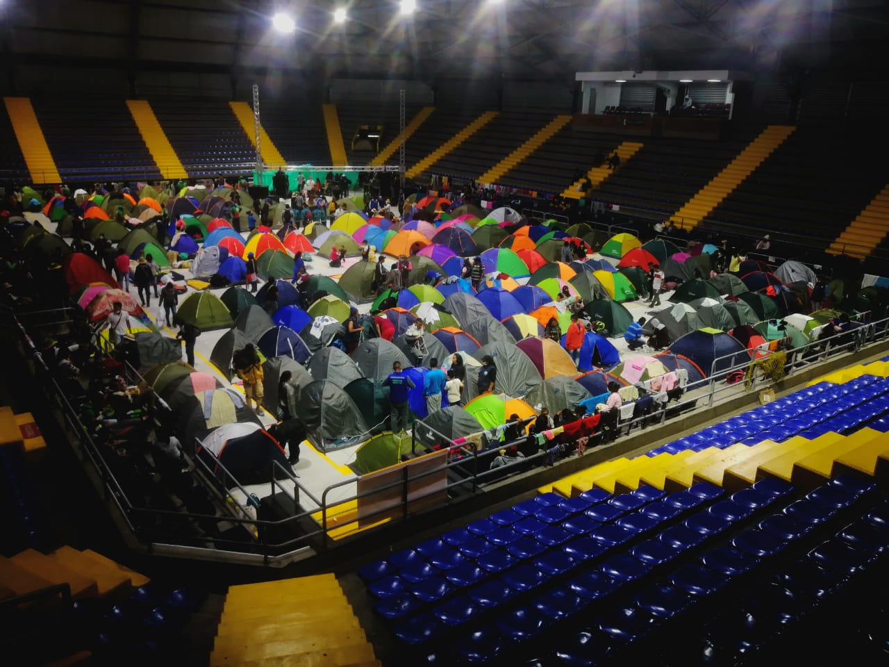 La minga indígena llega al Palacio de los Deportes.