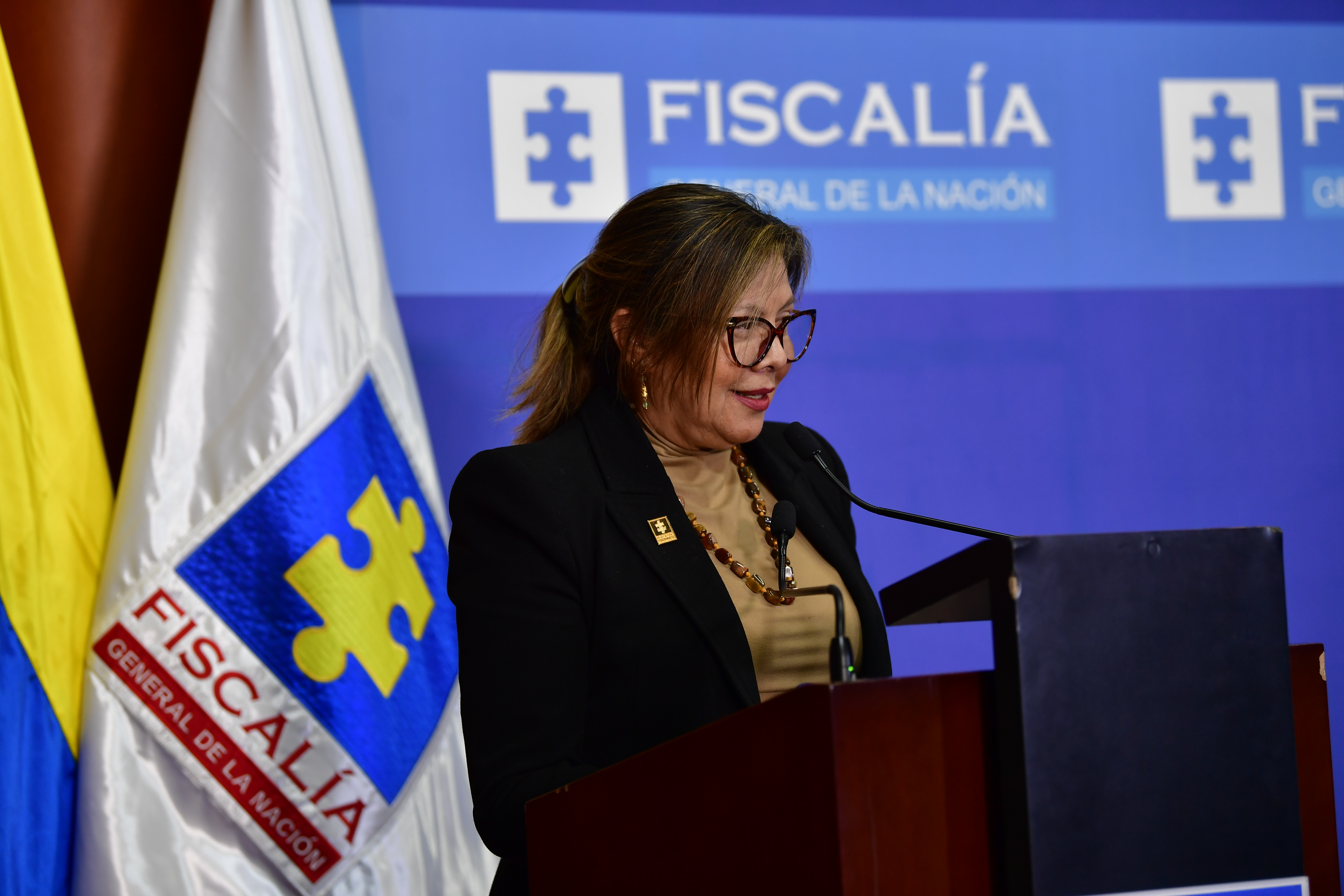 Fiscal General de la Nación durante el acto de perdón a Gustavo Sastoque Alfonso, víctima de montaje judicial por el asesinato de Hernando Pizarro