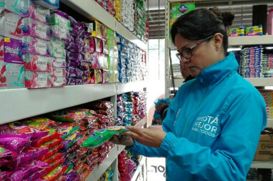 Más de 800 kilos de dulces en mal estado han sido incautados en Bogotá
