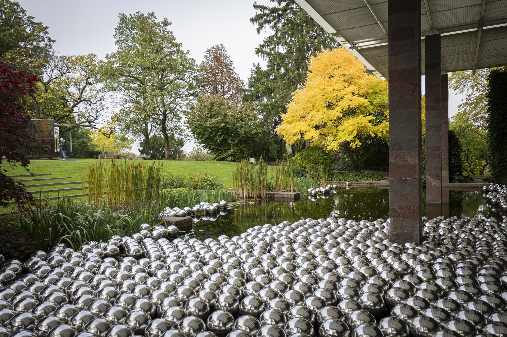 Riehen (Switzerland), 10/10/2025.- The installation 'Narcissus Garden' of Japanese artist Yayoi Kusama is on display at the Fondation Beyeler in Riehen, Switzerland, 10 October 2025. The exhibition runs from 12 October 2025 to 25 January 2026. (Suiza) EFE/EPA/ANDREAS BECKER
