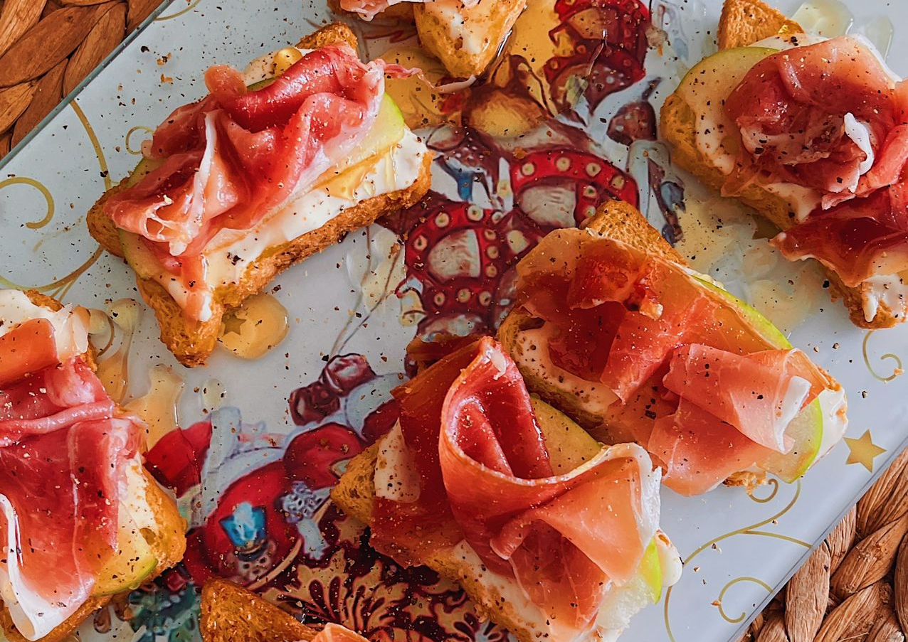 Tostadas de jamón serrano, una fusión de sabor imperdible para el paladar