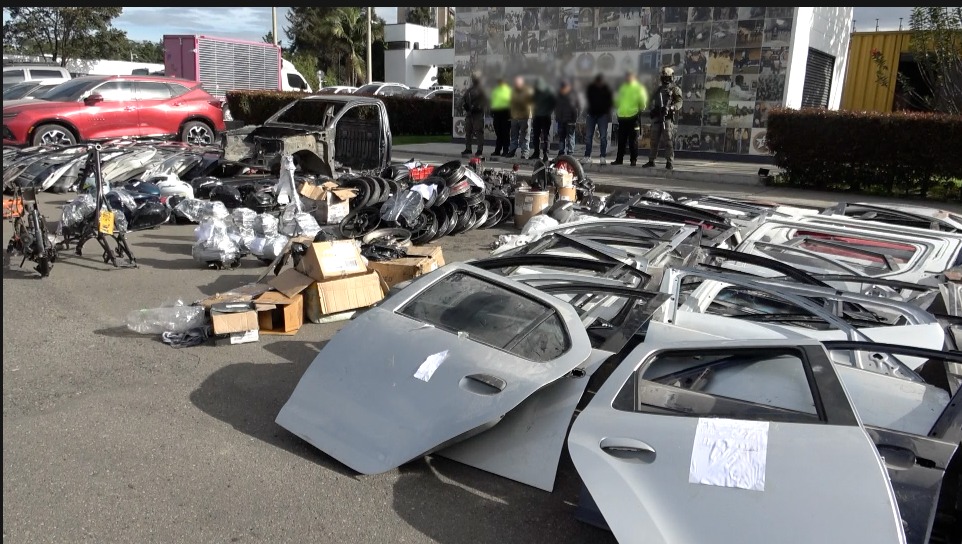 Ascensores ocultos y locales fachada: así operaba red dedicada al hurto de autopartes