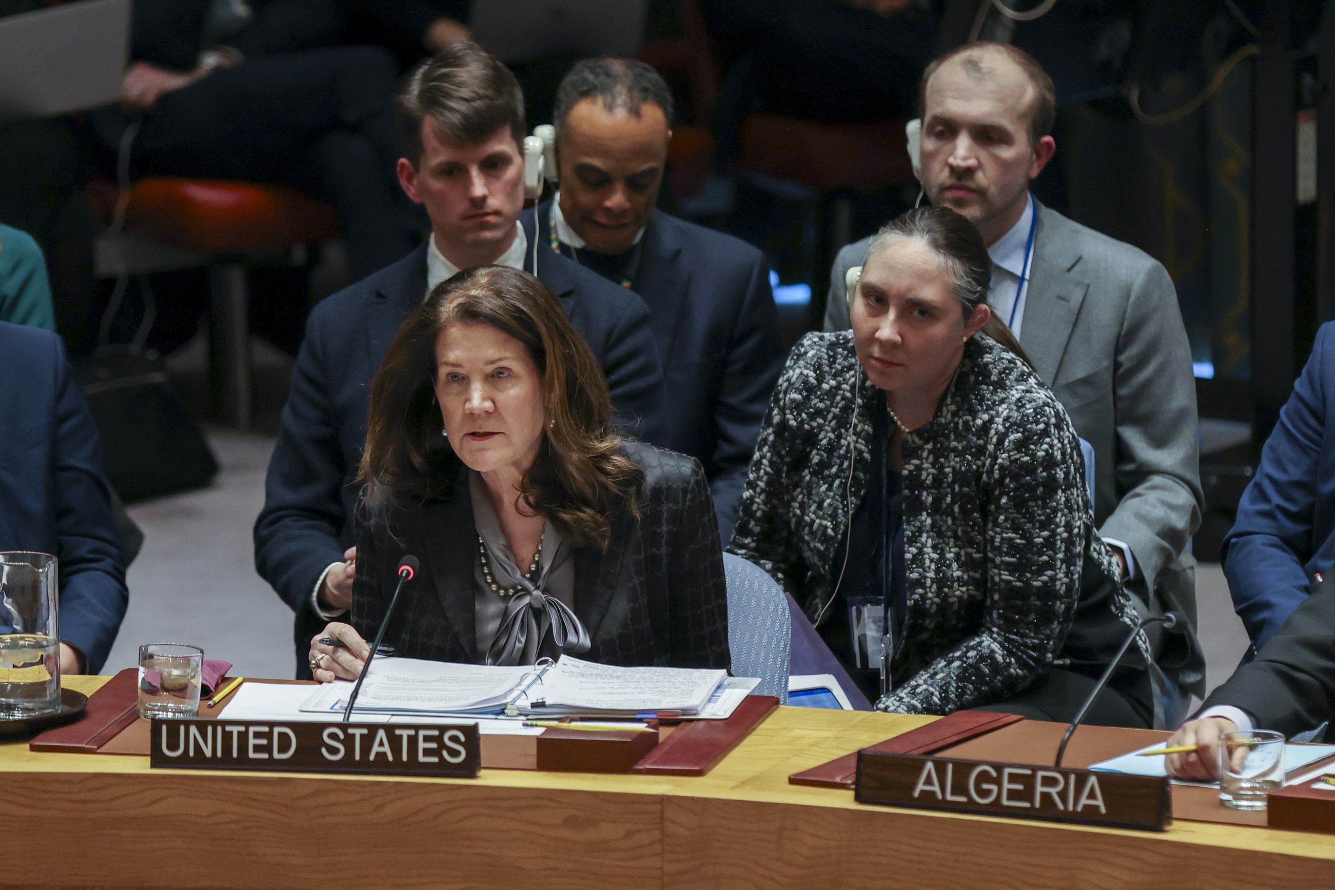 NEW YORK (United States), 24/02/2025.- Ambassador Dorothy Camille Shea, Charge d'Affaires ad interim of the United States, (C) speaks during a Security Council meeting discussing the war in Ukraine at United Nations Headquarters in New York, New York, USA, 24 February 2025. Ukraine marks the third anniversary since Russia began its full-scale invasion of the country in 2022. (Rusia, Ucrania, Estados Unidos, Nueva York) EFE/EPA/SARAH YENESEL