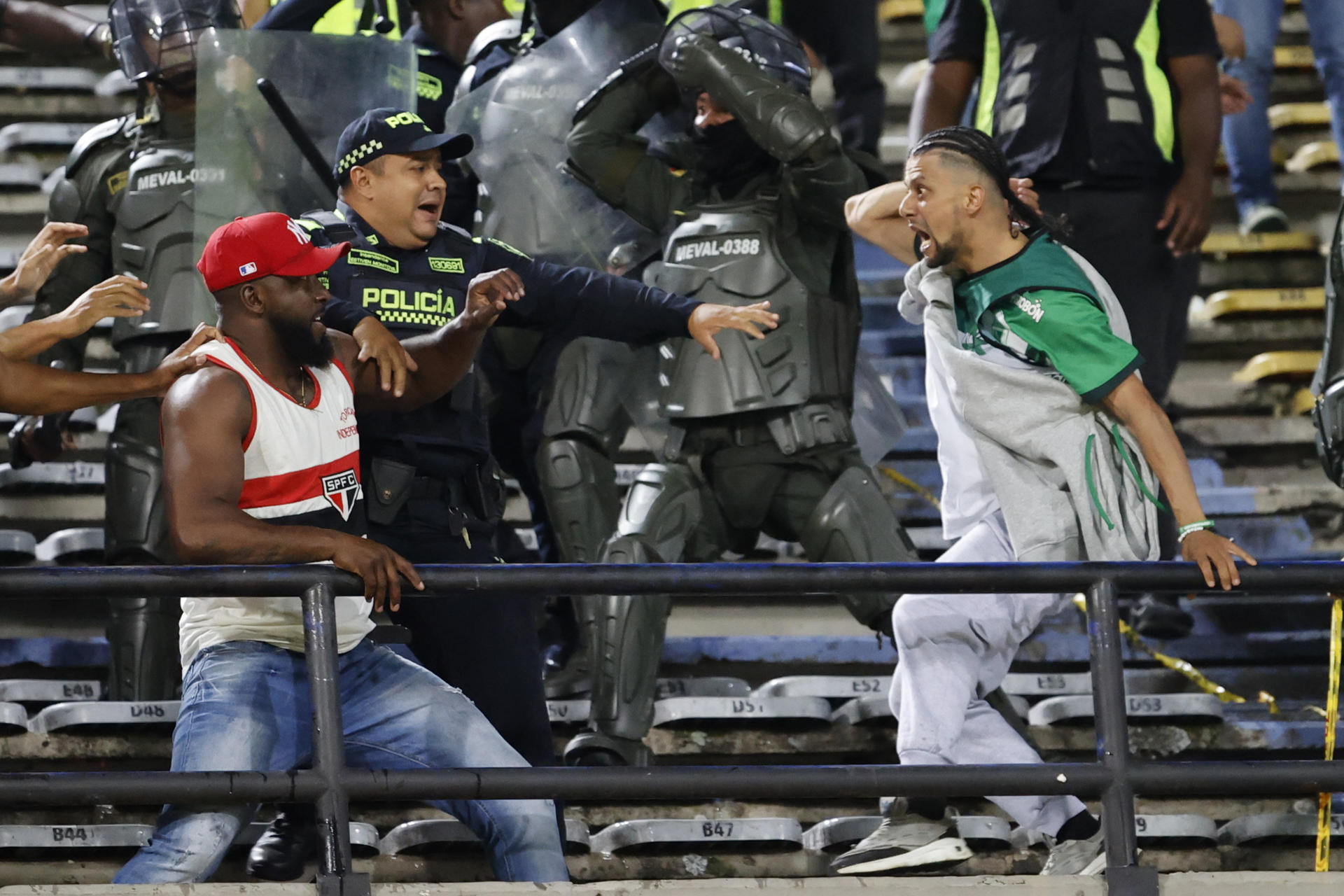 Hinchas de Atlético Nacional y São Paulo se enfrentaron en el Atanasio: video