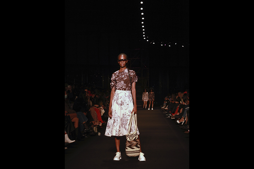 la apertura del Bogota Fashion Week inicio en bogota en el centro de convenciones Agora Bogota este 19 de mayo con tres desfiles y la presencia de la reconocido diseñador Estefan Paloemango