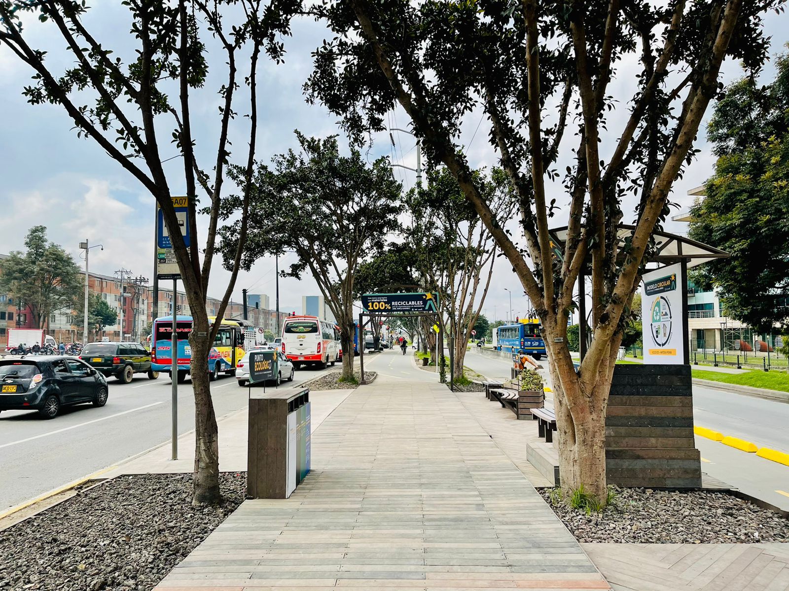 La zona de Bogotá que fue recuperada con solo materiales reciclados