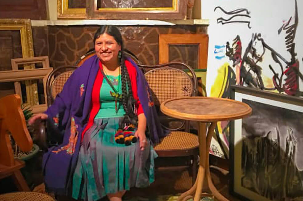 Elvira Espejo: tejedora de puentes culturales