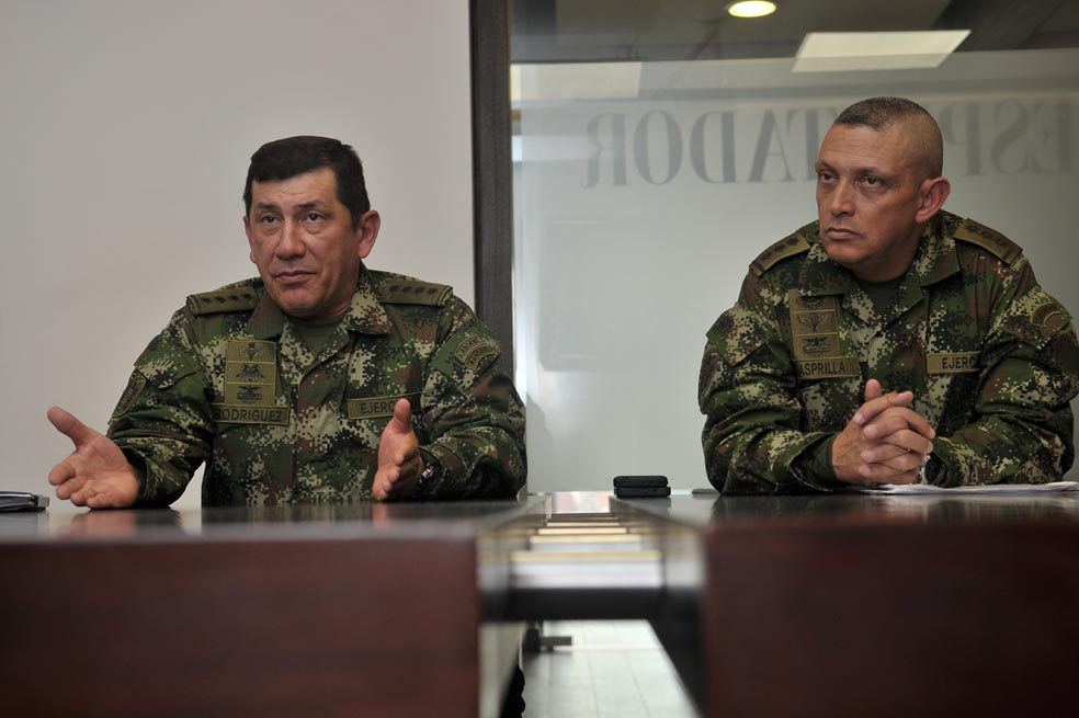 Fiscalía escucha a militares