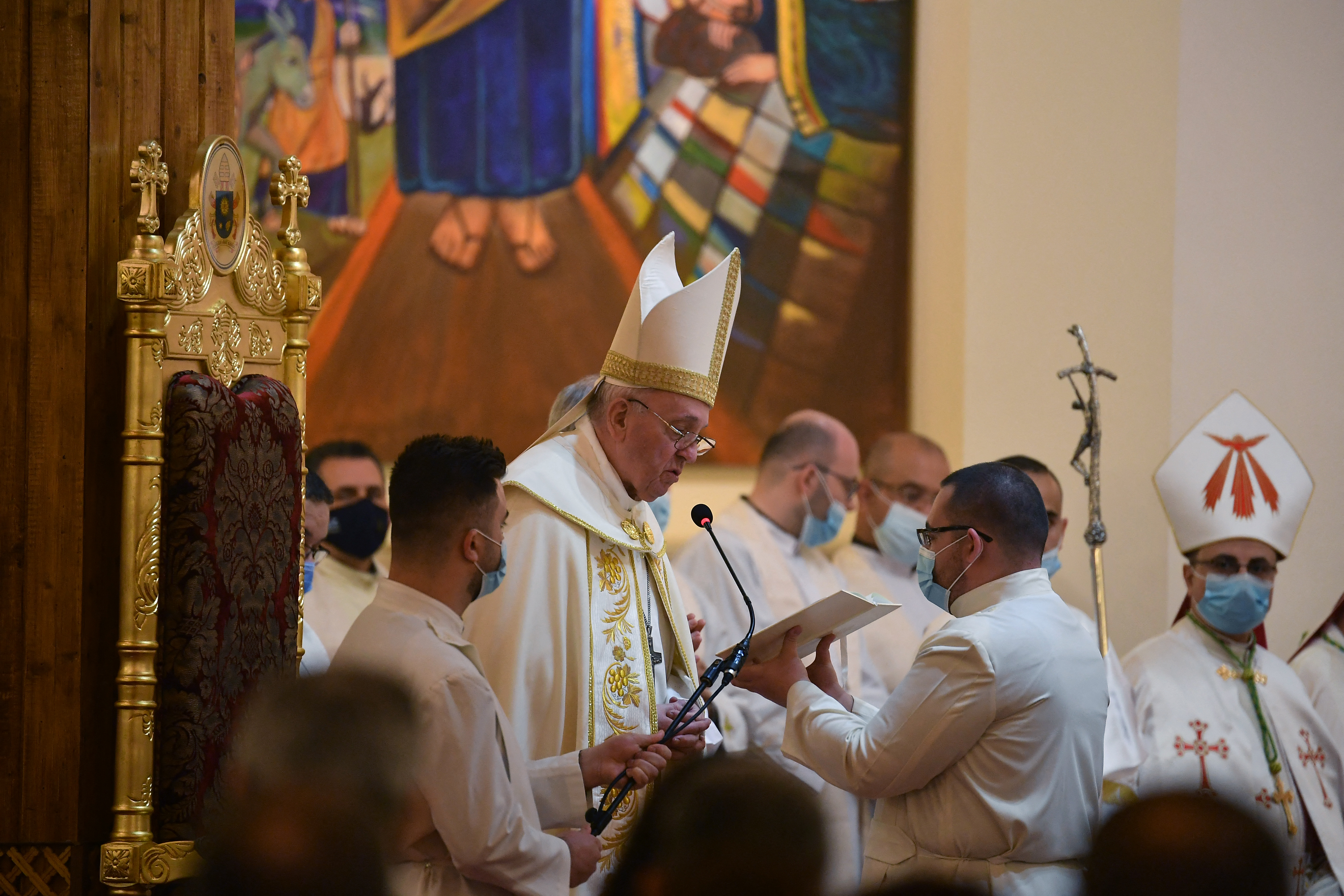 Pero para Dios, "no es más grande el que tiene más, sino el que no es pobre de espíritu; no el que domina a los demás, sino el que es manso con todos; no el que es aclamado por las multitudes, sino el que es misericordioso con su hermano".