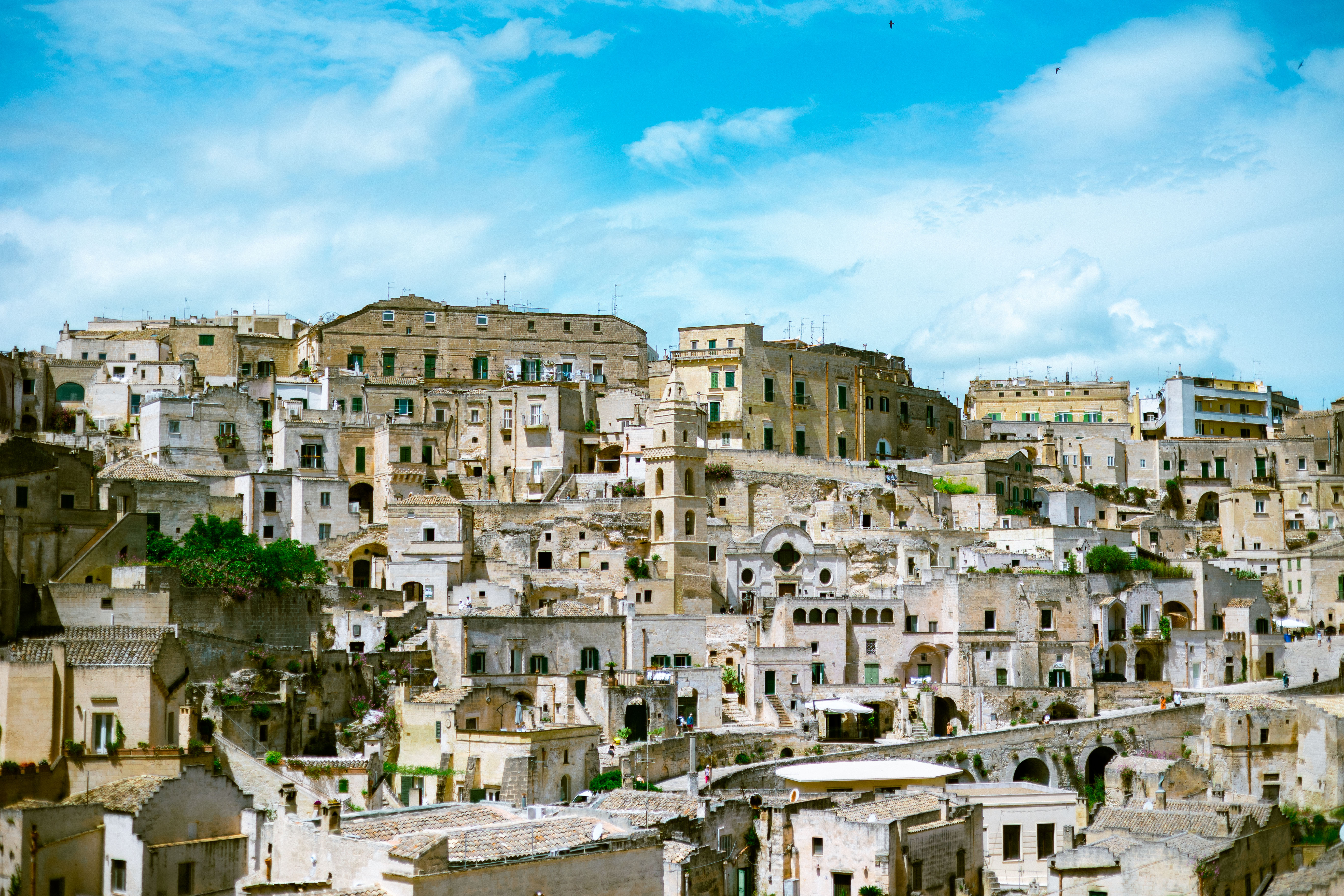 Moyseion, uno de los primeros museos habitados del mundo, combina arqueología, hospitalidad y experiencias inmersivas para transformar una noche de alojamiento en un viaje por la historia del sur de Italia.