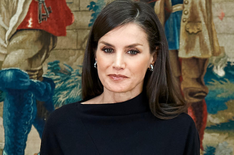 La Reina Letizia estrena un vestido que llevaba ‘oculto’ en su guardarropa