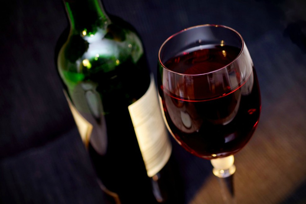 Beber moderadamente también aumenta riesgo de cáncer