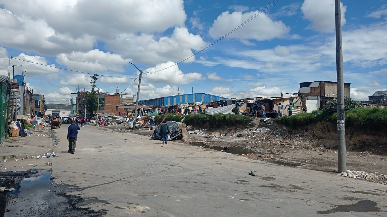 120 familias son desalojadas por ocupar predio aledaño a cárcel La Modelo