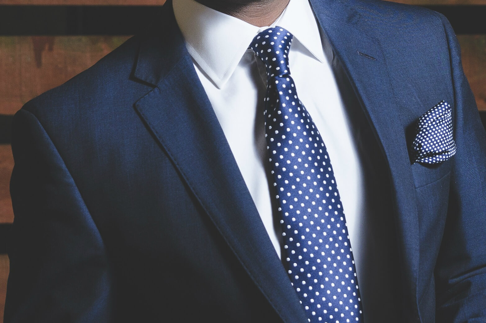 ¿Cómo hacer el nudo de la corbata? 2 opciones para hacerlo rápido