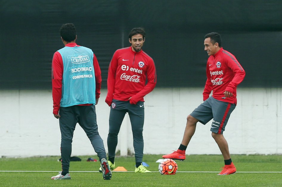 Chile empieza a preparar el partido ante Brasil
