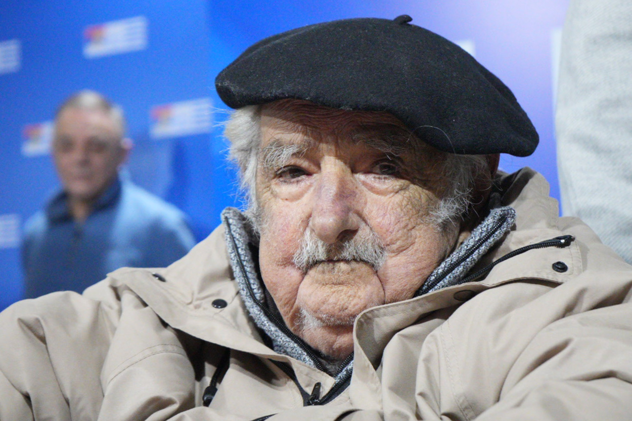 José Mujica fue internado por complicaciones con la radioterapia