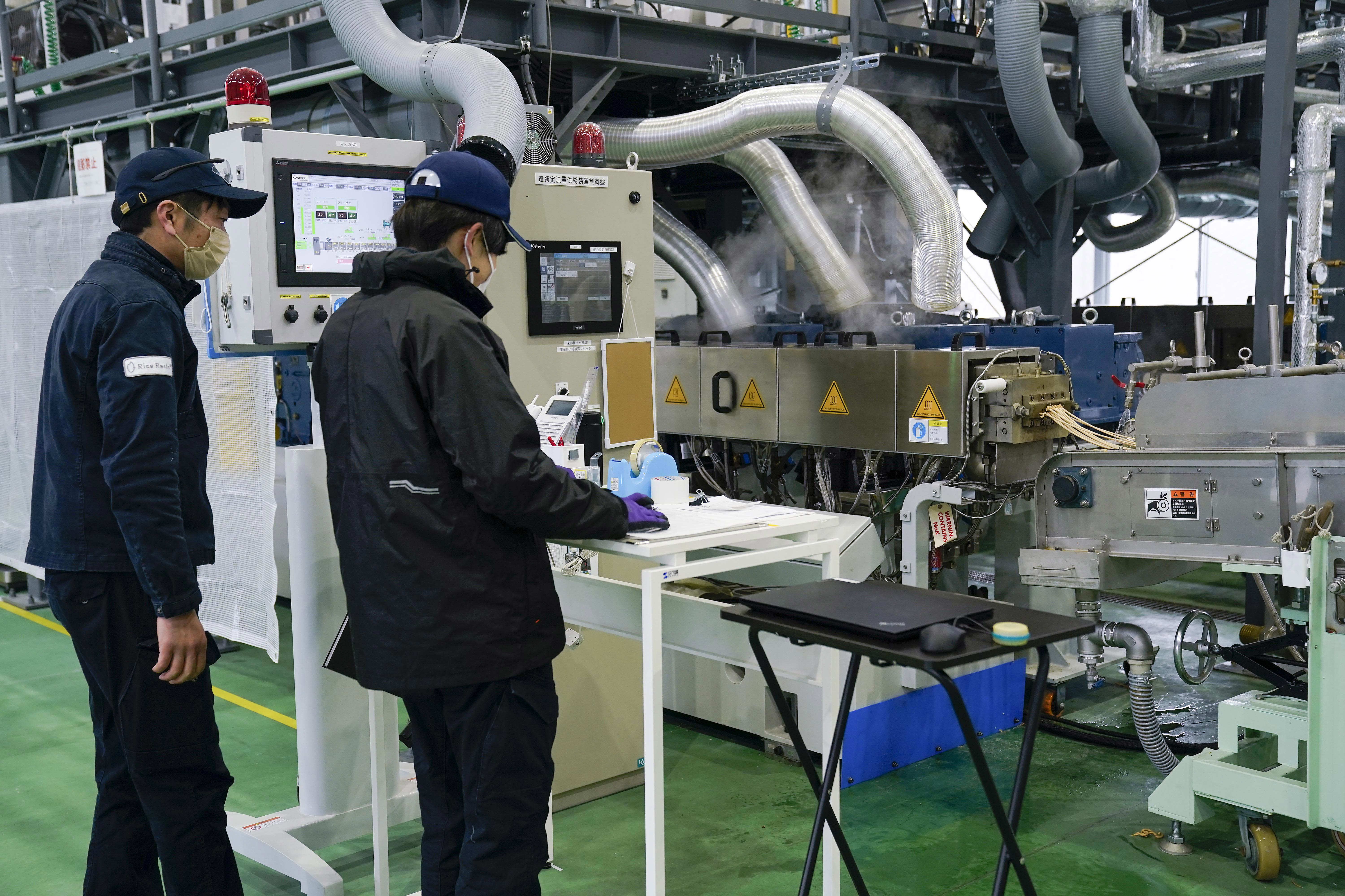 Trabajadores de planta nuclear de Fukushima, hospitalizados por agua contaminada