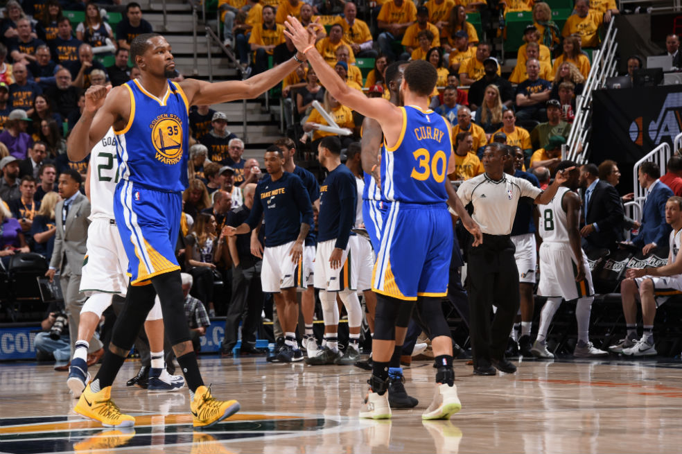 Warriors pasan invictos a la final de la Conferencia Oeste