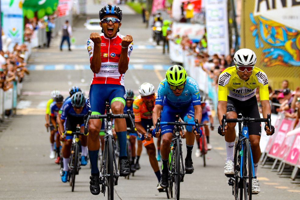 Adrian Bustamante ganó en Pereira su segunda etapa en el Clásico RCN 2022
