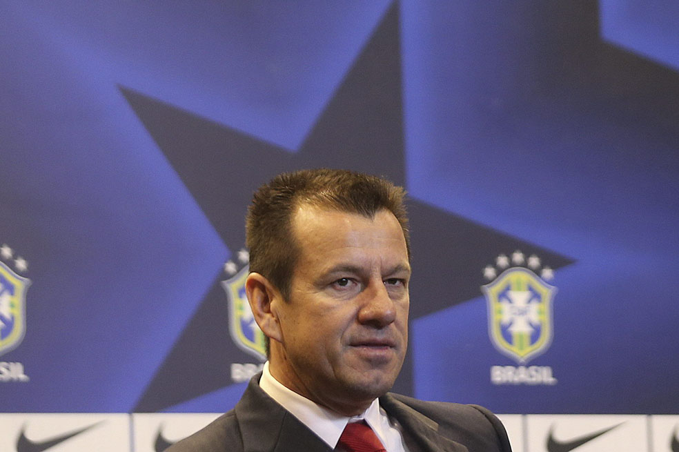 Dunga armó su equipo para recuperar a Brasil